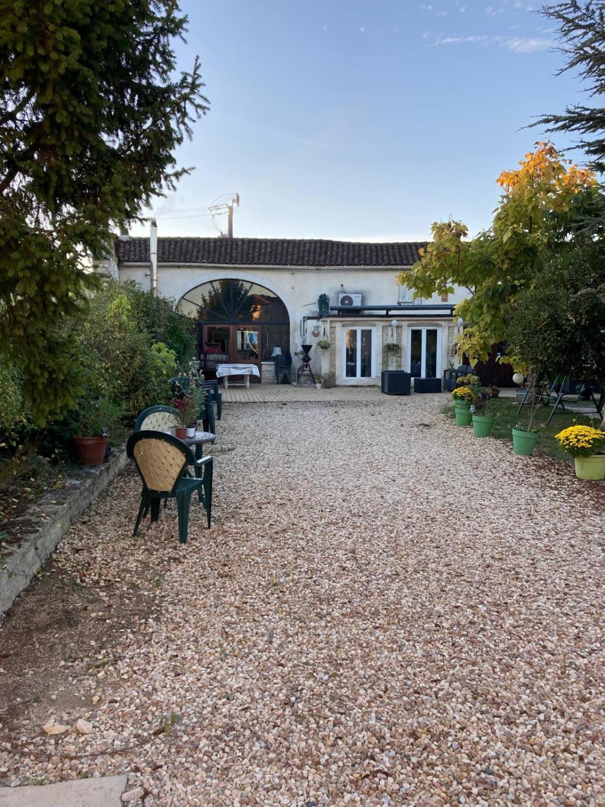 Hotel Karina Jarnac Exterior photo
