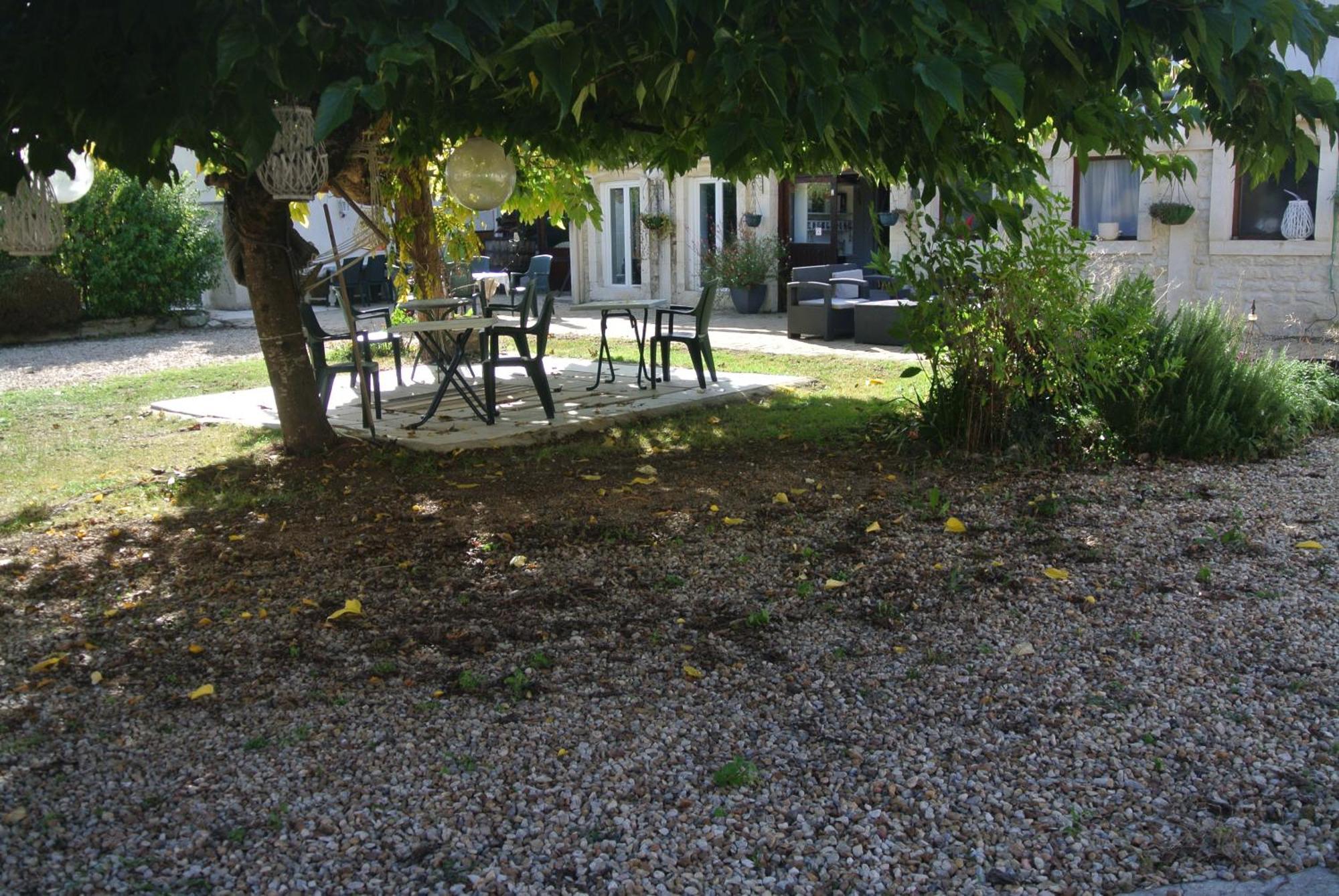 Hotel Karina Jarnac Exterior photo